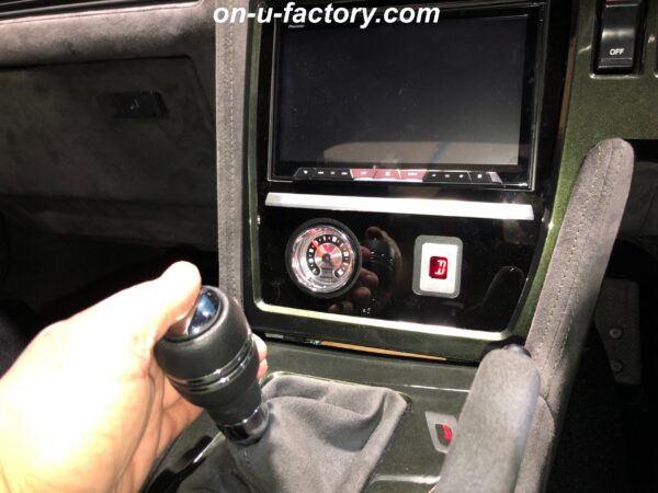 onUfactory　オンユーファクトリー　カーオーディオカスタム　デッキパネル製作　AUTOMETER ブースト計と DAKOTADIGITAL シフトインジケーター製作　完成